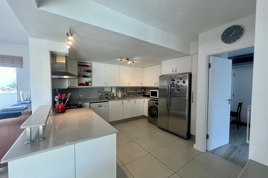 To Let 4 Bedroom Property for Rent in Tamboerskloof Western Cape
